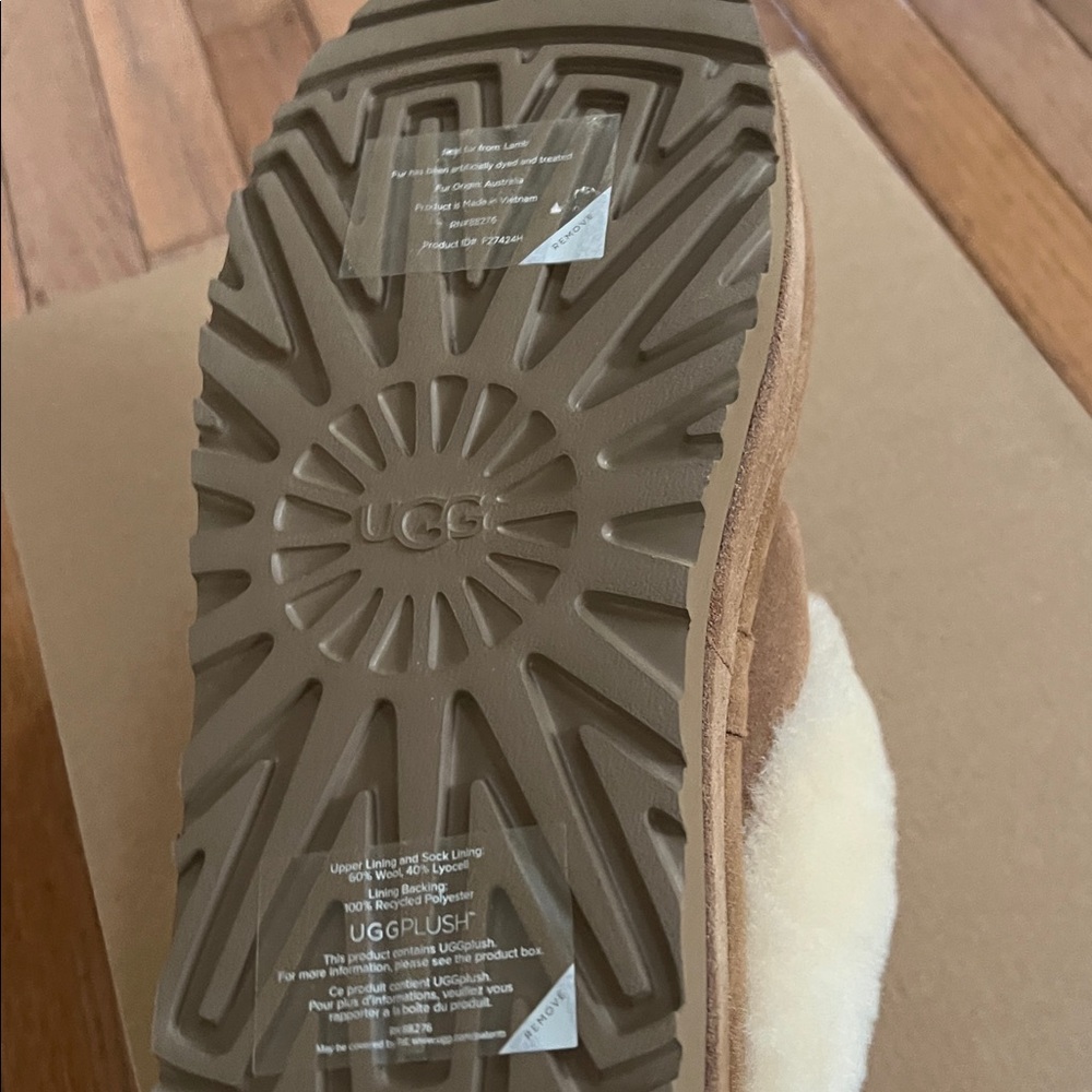 UGG® Tazzlita Genuine Shearling Trim Platform
Slinner (Women) - Picture 7 of 16